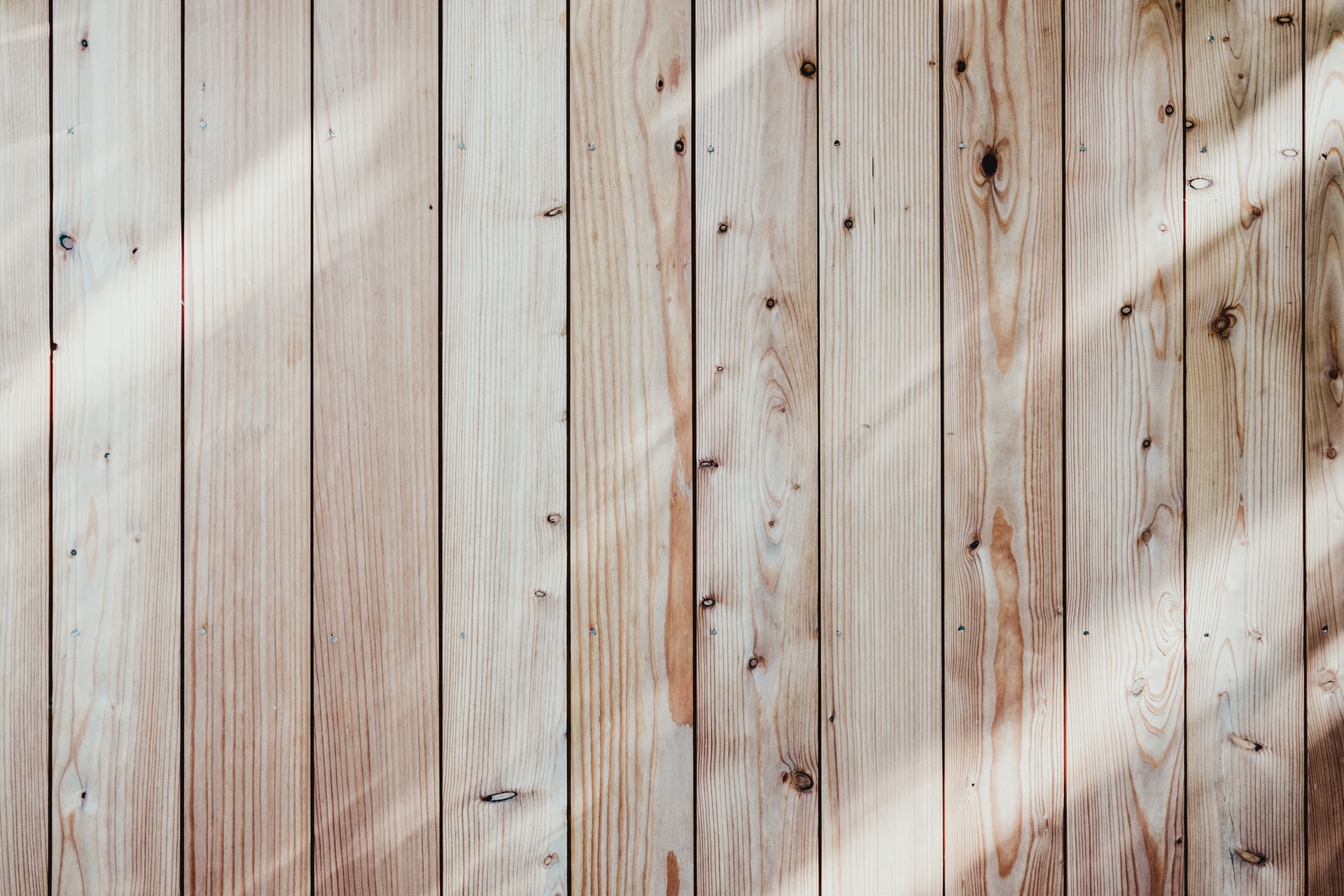 What is the Difference Between Wood Primer & Wood Coating